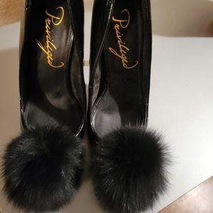 Privileged heels with PomPom